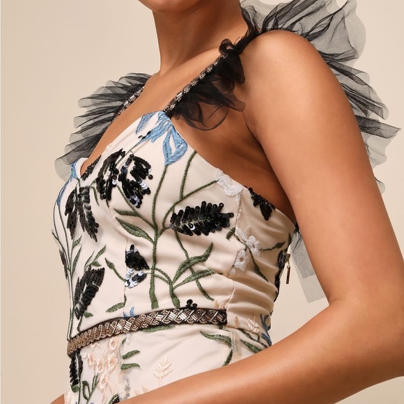 NWT Show Stopper Cream Embroidered Sequin Bodycon Midi Dress - Picture 2 of 3